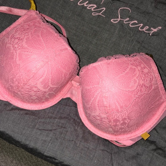 NWT VICTORIA SECRET BRA🔴SALE - Picture 3 of 4